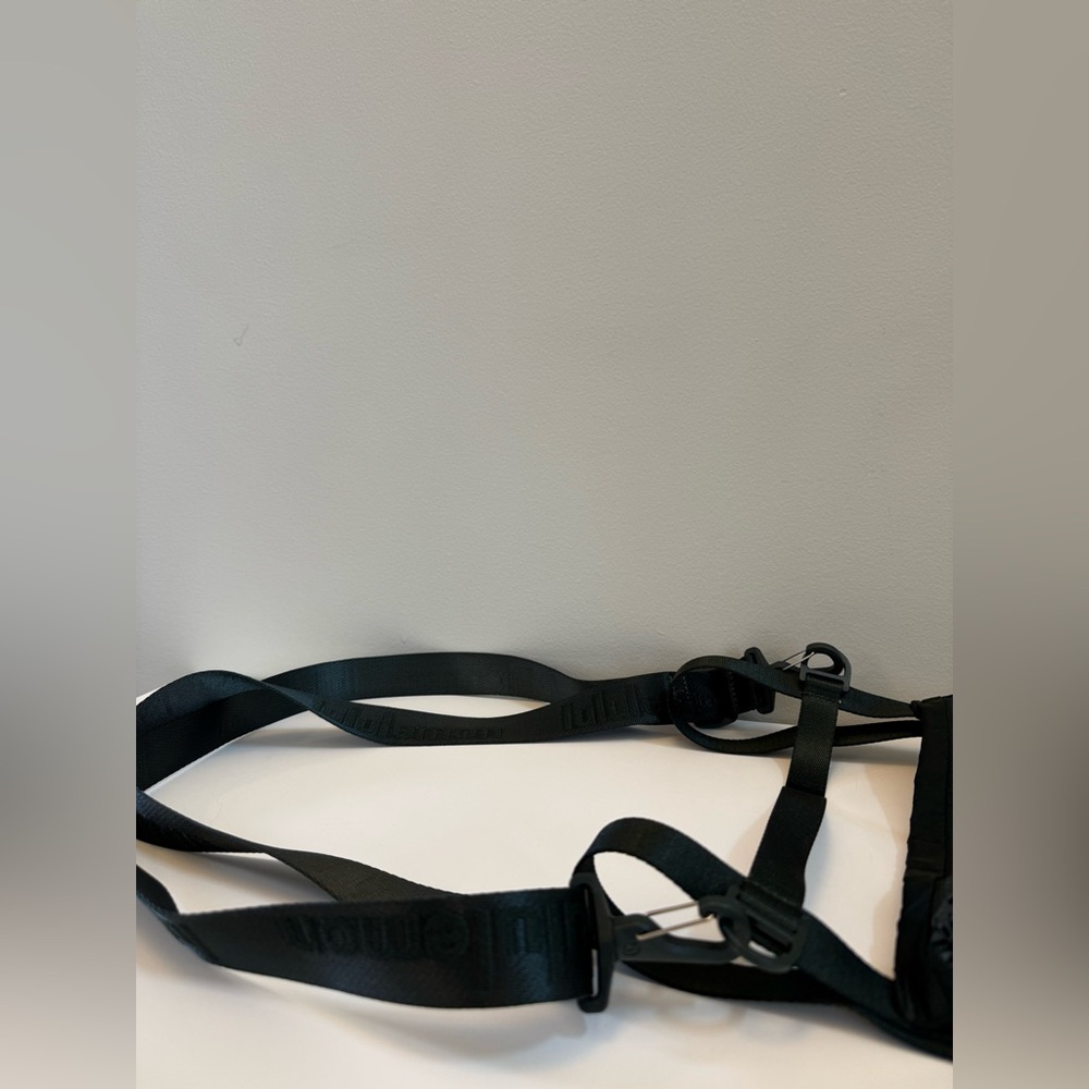 Lululemon Stow & Flow Yoga / Pilates Mat Strap Crossbody Bag in Forest Green - Picture 3 of 6